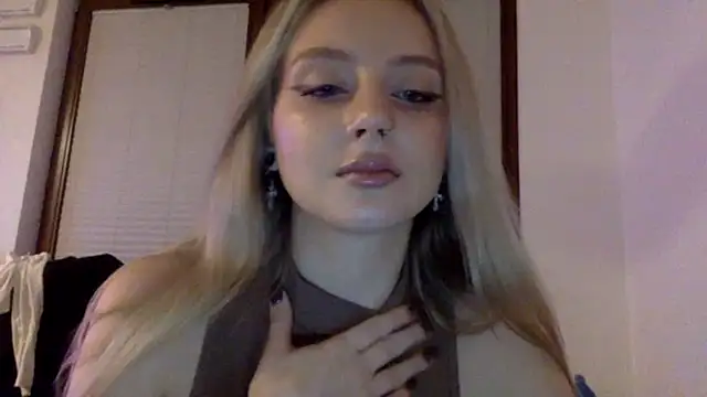 Snapshot of MayaWetDream chatting on March 16, 2026, 7:49 pm MayaWetDream online show from March 16, 2026, 7:49 pm