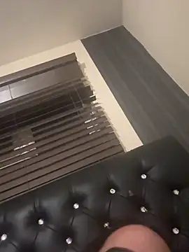 Lovermolls online show from April 17, 2026, 12:02 am