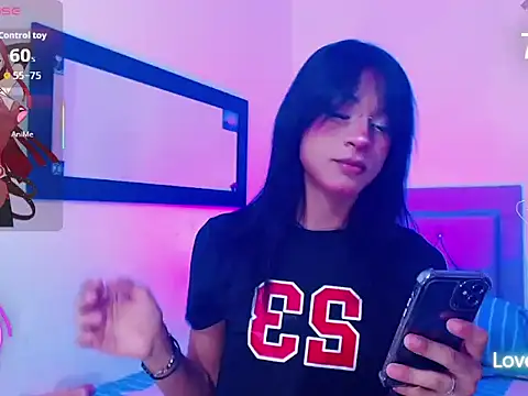 Snapshot of moonlyvelvet chatting on March 27, 2026, 5:27 am moonlyvelvet online show from March 27, 2026, 5:27 am