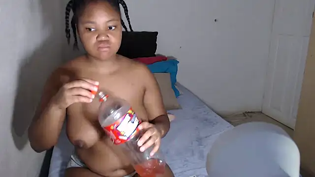 Snapshot of AlyssaBrown chatting on March 13, 2026, 4:12 pm AlyssaBrown online show from March 13, 2026, 4:12 pm