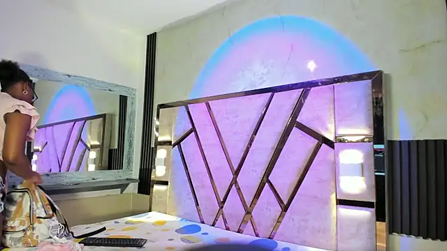 Snapshot of salem_rosee chatting on April 1, 2026, 1:41 am salem rosee online show from April 1, 2026, 1:41 am