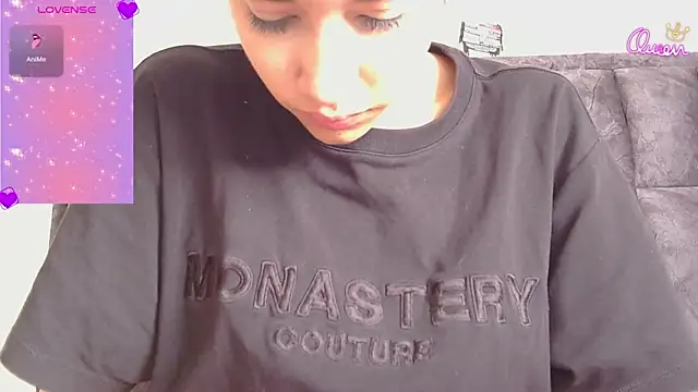 Snapshot of ScarlettMus chatting on April 7, 2026, 8:21 pm ScarlettMus online show from April 7, 2026, 8:21 pm