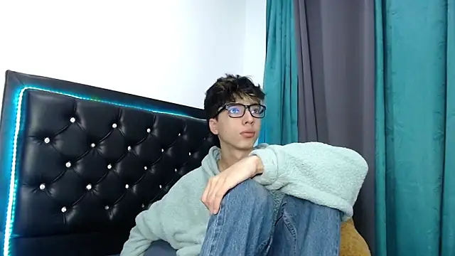 Snapshot of gabriel_x18 chatting on March 28, 2026, 5:19 am gabriel x18 online show from March 28, 2026, 5:19 am