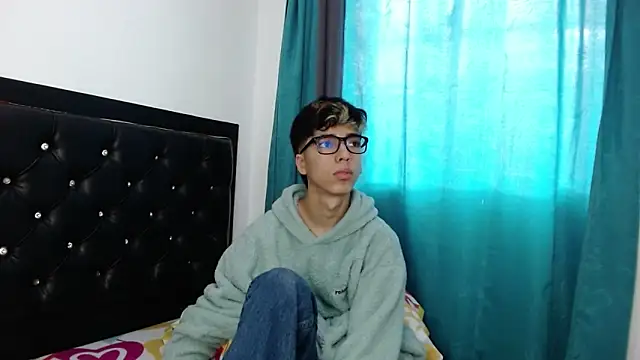 Snapshot of gabriel_x18 chatting on March 5, 2026, 9:22 pm gabriel x18 online show from March 5, 2026, 9:22 pm