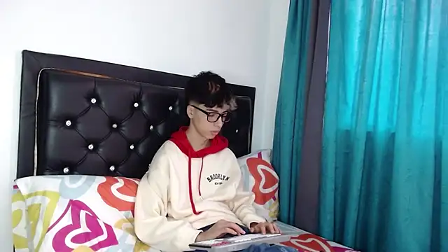 Snapshot of gabriel_x18 chatting on March 6, 2026, 9:54 pm gabriel x18 online show from March 6, 2026, 9:54 pm