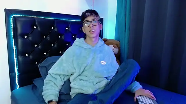 Snapshot of gabriel_x18 chatting on February 13, 2026, 10:54 pm gabriel x18 online show from February 13, 2026, 10:54 pm