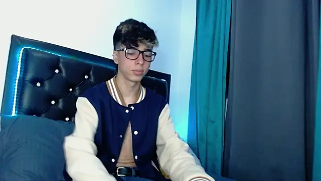 Snapshot of gabriel_x18 chatting on April 3, 2026, 4:30 am gabriel x18 online show from April 3, 2026, 4:30 am