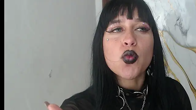 Snapshot of valen_ros chatting on April 16, 2026, 5:57 pm valen ros online show from April 16, 2026, 5:57 pm