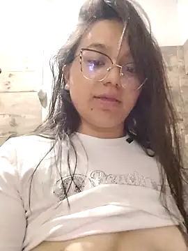 Snapshot of Jenni002_- chatting on February 21, 2026, 5:15 pm Jenni002 - online show from February 21, 2026, 5:15 pm