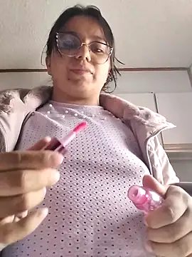 Snapshot of Jenni002_- chatting on February 24, 2026, 5:25 pm Jenni002 - online show from February 24, 2026, 5:25 pm