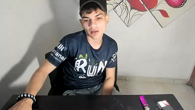 Jesshot bigcock20cm online show from May 23, 2026, 3:27 am