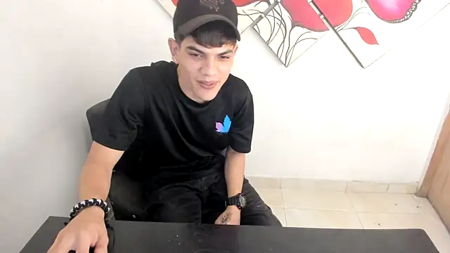 Jesshot bigcock20cm online show from May 30, 2026, 2:29 am