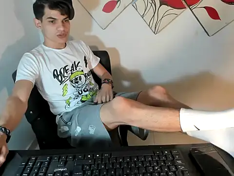 Jesshot bigcock20cm online show from May 21, 2026, 5:05 am