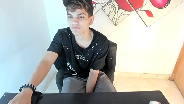 Jesshot bigcock20cm online show from May 19, 2026, 4:41 am