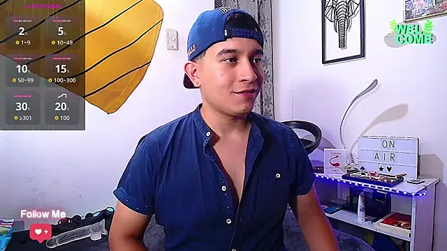 Snapshot of MaxParker21 chatting on February 10, 2026, 9:14 pm MaxParker21 online show from February 10, 2026, 9:14 pm