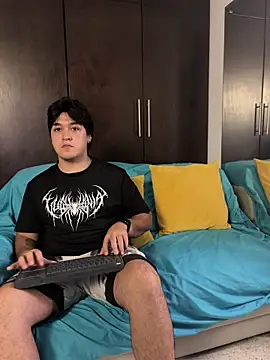 Snapshot of EmilyAndAndrew chatting on February 18, 2026, 3:37 am EmilyAndAndrew online show from February 18, 2026, 3:37 am