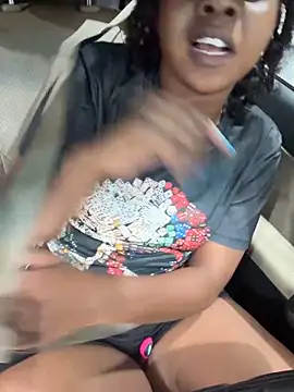 Snapshot of Ebony_Queeen chatting on May 9, 2026, 3:21 am Ebony Queeen online show from May 9, 2026, 3:21 am