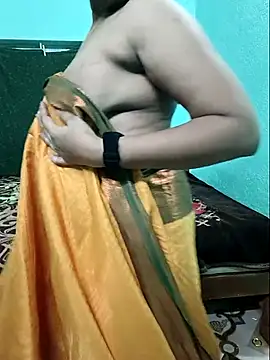 Snapshot of Tamilkannadacouple chatting on April 19, 2026, 6:10 pm Tamilkannadacouple online show from April 19, 2026, 6:10 pm
