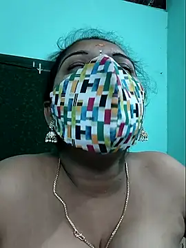 Snapshot of Tamilkannadacouple chatting on May 4, 2026, 6:22 pm Tamilkannadacouple online show from May 4, 2026, 6:22 pm