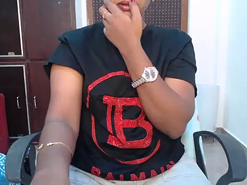 Snapshot of VixenNandhu chatting on April 14, 2026, 4:12 pm VixenNandhu online show from April 14, 2026, 4:12 pm