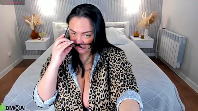 Snapshot of adele_crown chatting on February 19, 2026, 1:24 am adele crown online show from February 19, 2026, 1:24 am