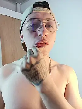 Snapshot of Emmanuel_Lust chatting on February 13, 2026, 1:11 pm Emmanuel Lust online show from February 13, 2026, 1:11 pm