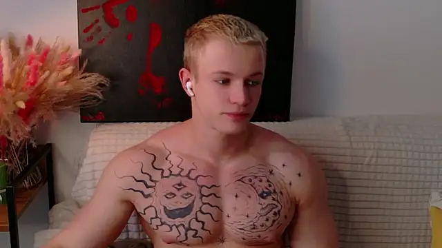 Snapshot of SterlingNoir chatting on February 16, 2026, 9:19 am SterlingNoir online show from February 16, 2026, 9:19 am