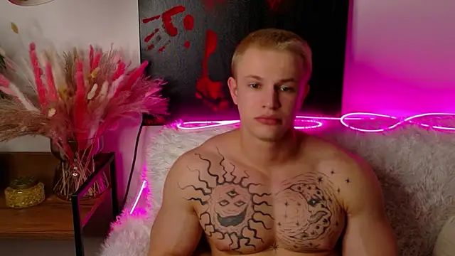 Snapshot of SterlingNoir chatting on February 9, 2026, 9:13 pm SterlingNoir online show from February 9, 2026, 9:13 pm