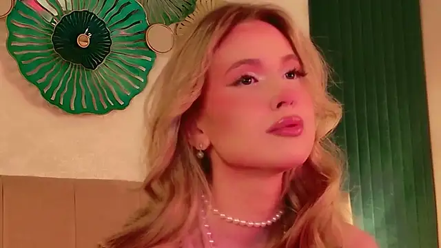 Beckie White online show from April 5, 2026, 9:54 pm