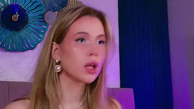 Beckie White online show from February 26, 2026, 8:42 pm