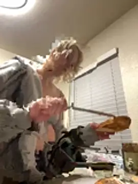 Marilynxo online show from February 15, 2026, 3:40 am