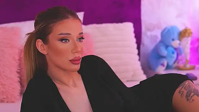 EllinaNuria online show from March 27, 2026, 5:38 am