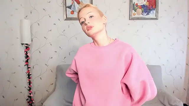 LolaStusse online show from February 15, 2026, 8:13 am