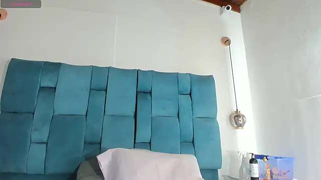 venezolana  caro online show from May 19, 2026, 12:01 pm