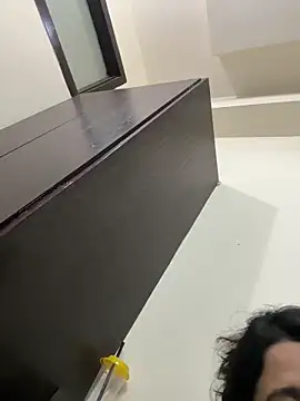 raavigirl online show from March 13, 2026, 3:39 pm