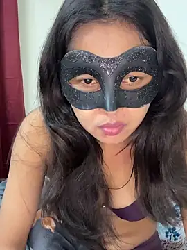 raavigirl online show from April 11, 2026, 9:07 pm