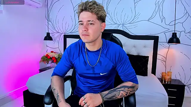 rayan linxx online show from March 14, 2026, 7:42 pm