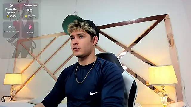 rayan linxx online show from April 13, 2026, 7:40 pm