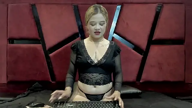 LilianaVegas online show from April 10, 2026, 7:32 pm