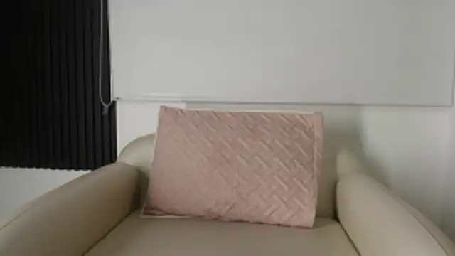 Snapshot of Sharlo_Alvarez chatting on February 25, 2026, 8:19 pm Sharlo Alvarez online show from February 25, 2026, 8:19 pm