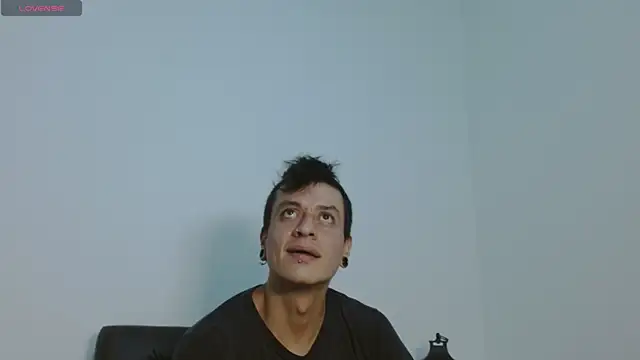 Snapshot of SkinnyDevil12 chatting on February 15, 2026, 3:29 am SkinnyDevil12 online show from February 15, 2026, 3:29 am