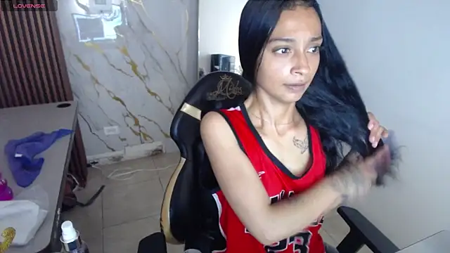 Snapshot of aylannyy_m chatting on April 5, 2026, 7:37 am aylannyy m online show from April 5, 2026, 7:37 am