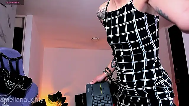 Snapshot of AmeliaNaughty_ chatting on April 15, 2026, 4:33 pm AmeliaNaughty online show from April 15, 2026, 4:33 pm