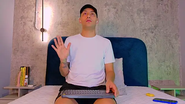 Snapshot of TommyBlue_ chatting on February 24, 2026, 6:31 pm TommyBlue online show from February 24, 2026, 6:31 pm