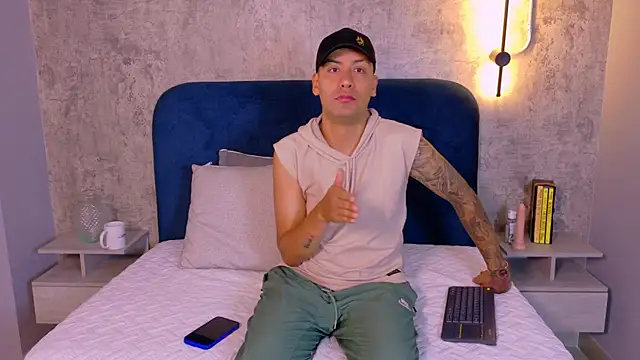 Snapshot of TommyBlue_ chatting on February 20, 2026, 5:04 pm TommyBlue online show from February 20, 2026, 5:04 pm