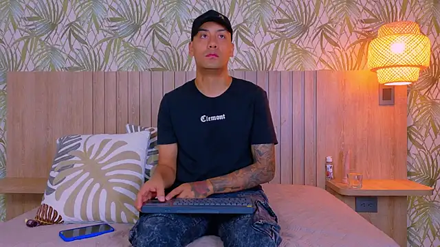 Snapshot of TommyBlue_ chatting on February 17, 2026, 5:54 pm TommyBlue online show from February 17, 2026, 5:54 pm