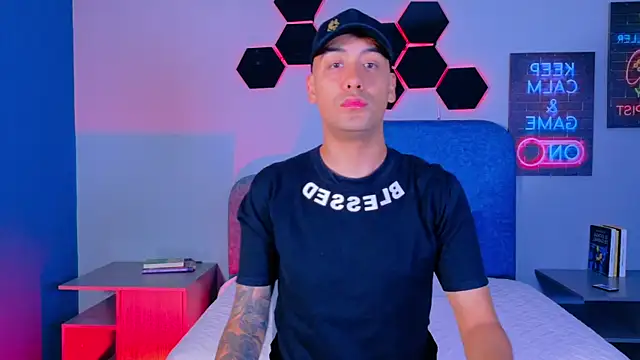 Snapshot of TommyBlue_ chatting on February 6, 2026, 6:37 pm TommyBlue online show from February 6, 2026, 6:37 pm