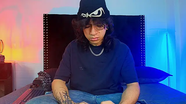 Snapshot of Axell_Kussh chatting on February 21, 2026, 12:40 pm Axell Kussh online show from February 21, 2026, 12:40 pm