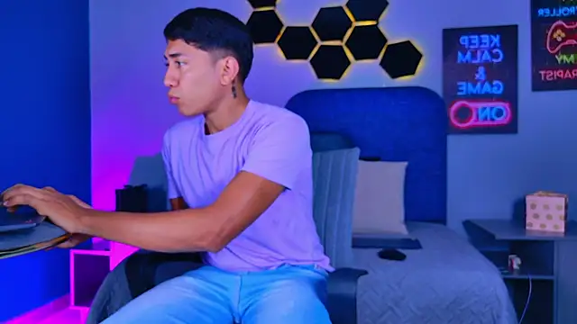 Snapshot of AxelBlaze_ chatting on February 16, 2026, 6:28 pm AxelBlaze online show from February 16, 2026, 6:28 pm