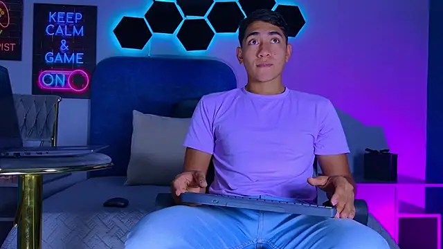 Snapshot of AxelBlaze_ chatting on February 17, 2026, 5:54 pm AxelBlaze online show from February 17, 2026, 5:54 pm